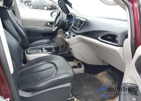 2020 Chrysler Voyager Lxi из США, поврежденный, VIN 2C4RC1DG7LR163654